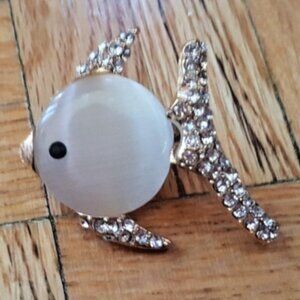Small bling beaded rhinestone costume jewelry fish pin broach